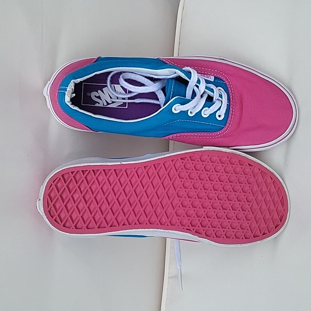 Sneakers - Picture 4 of 4